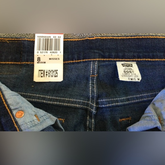 Women’s Levi Jeans - Picture 2 of 3